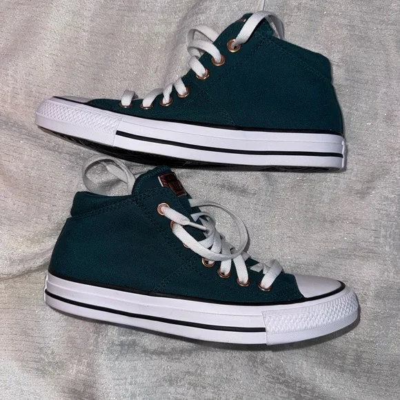 Converse Chuck Taylor All Star
Madison Mid Sneaker- Dragon Scale, size 7.5, NWOB - Picture 8 of 10